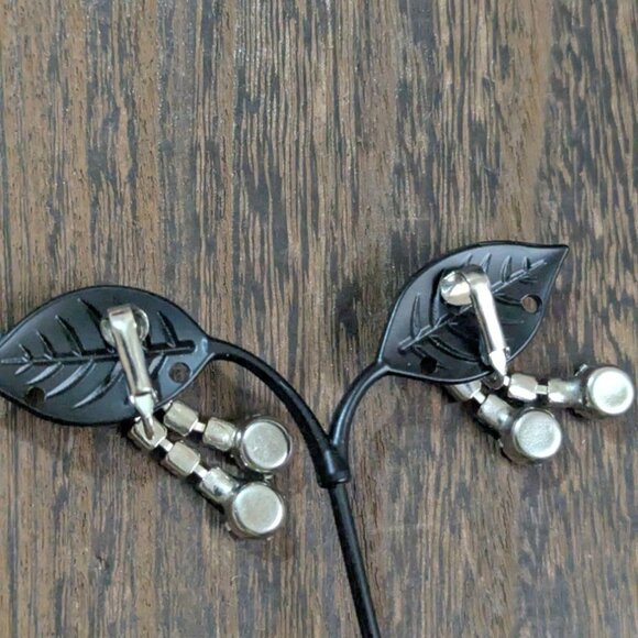 Vintage 1930s-50s Rhinestone Waterfall Style  tone Clip-On Earrings Jewelry - Picture 5 of 7